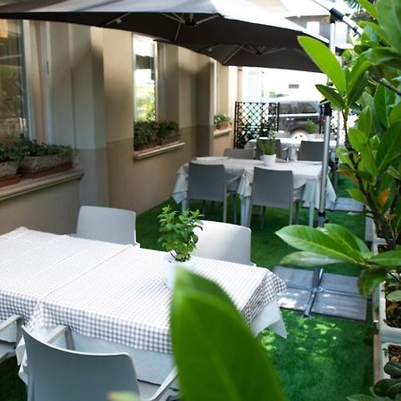Hotel San Gottardo Riccione Bagian luar foto