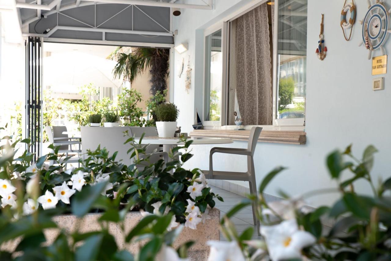 Hotel San Gottardo Riccione Bagian luar foto