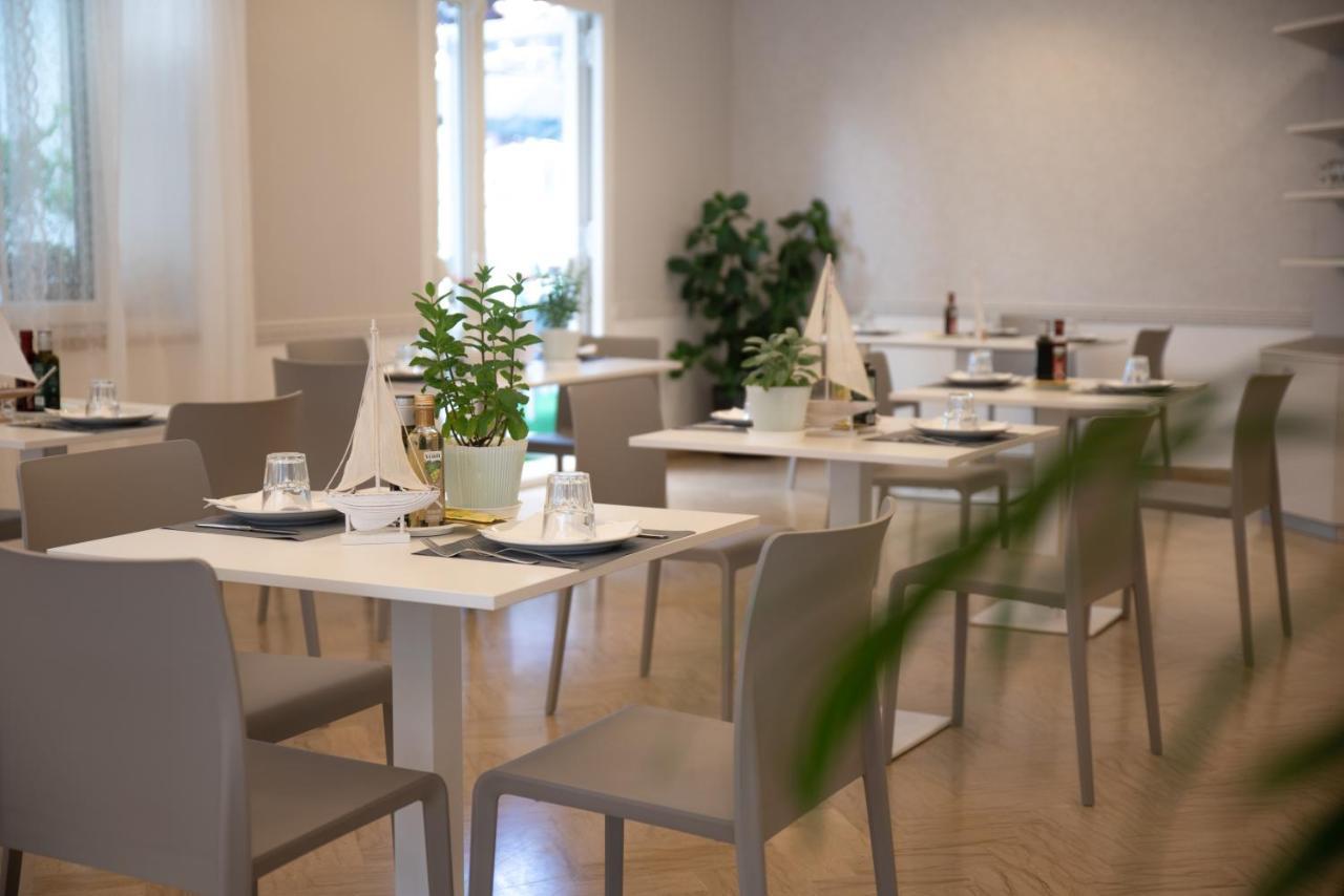 Hotel San Gottardo Riccione Bagian luar foto
