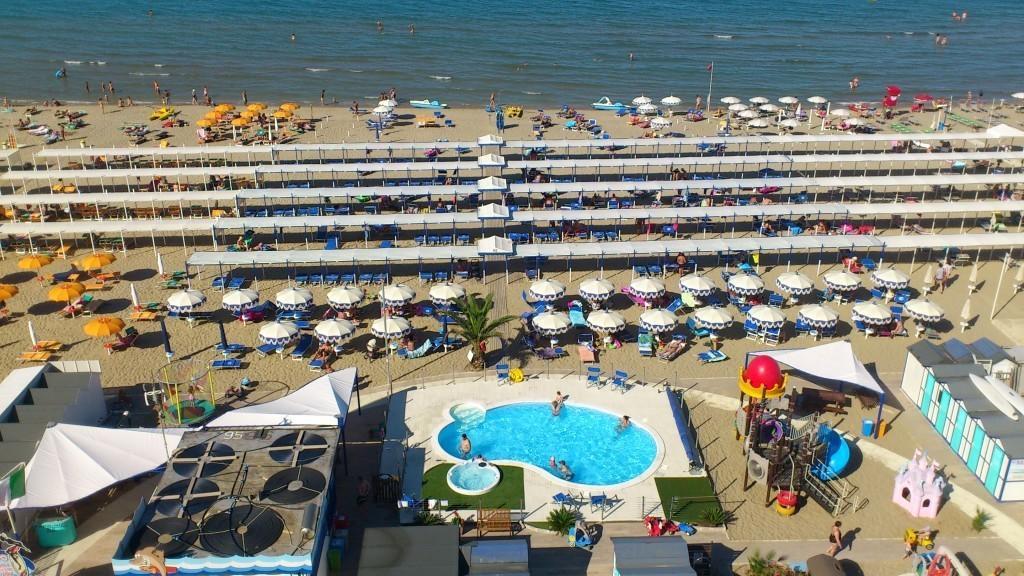 Hotel San Gottardo Riccione Bagian luar foto